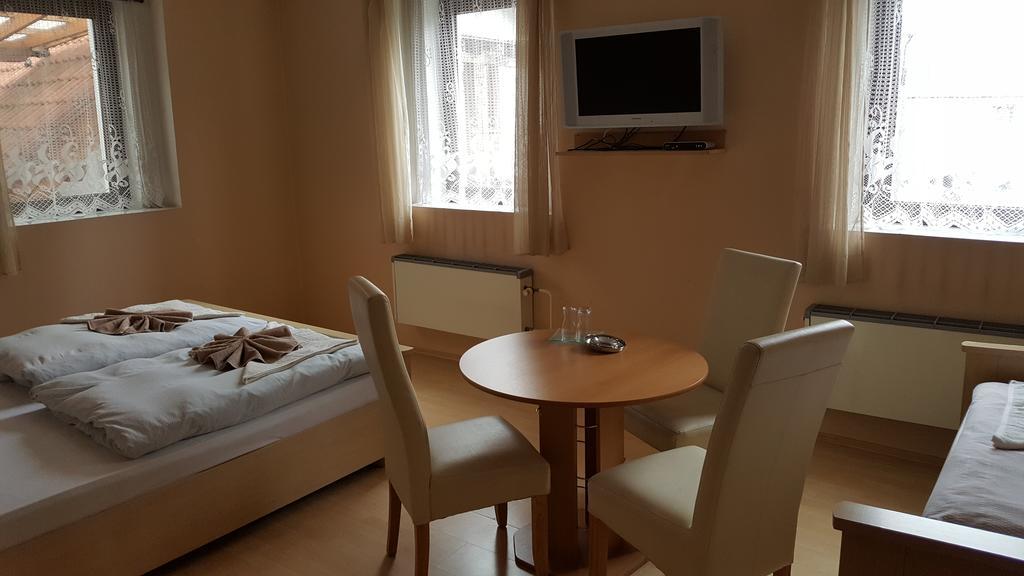 Pension U Dubu Frantiskovy Lazne Exterior photo
